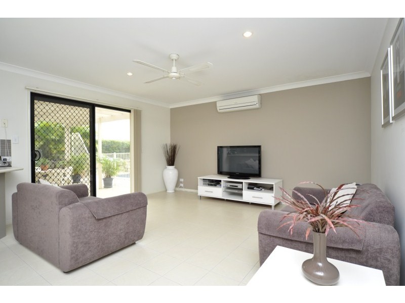 37 Golden Bear Drive, Arundel QLD 4214