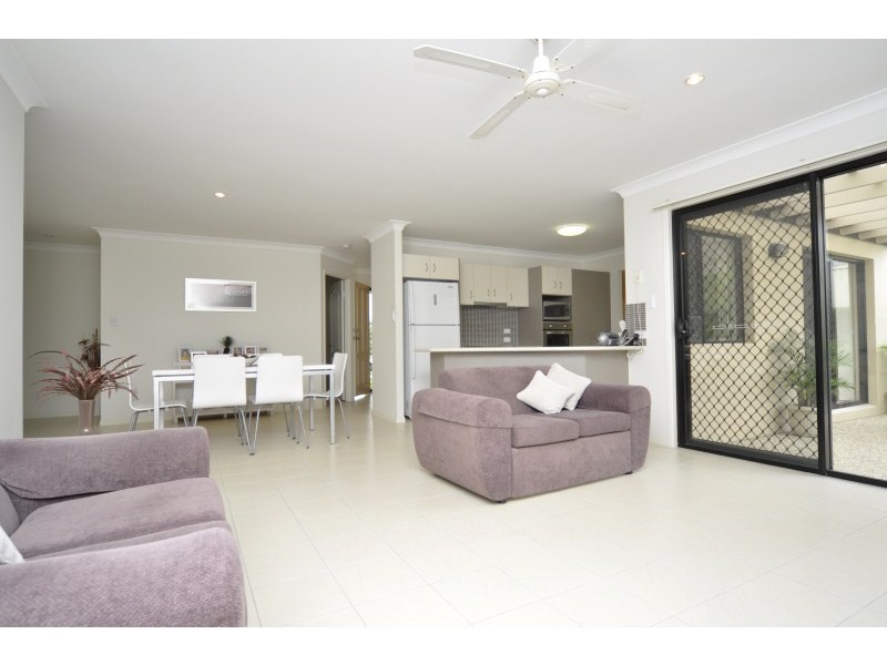 37 Golden Bear Drive, Arundel QLD 4214