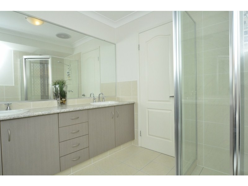 37 Golden Bear Drive, Arundel QLD 4214