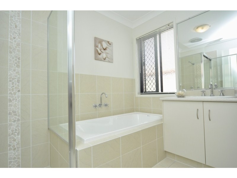 37 Golden Bear Drive, Arundel QLD 4214