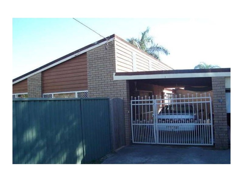 2/239 Central Street, Labrador QLD 4215