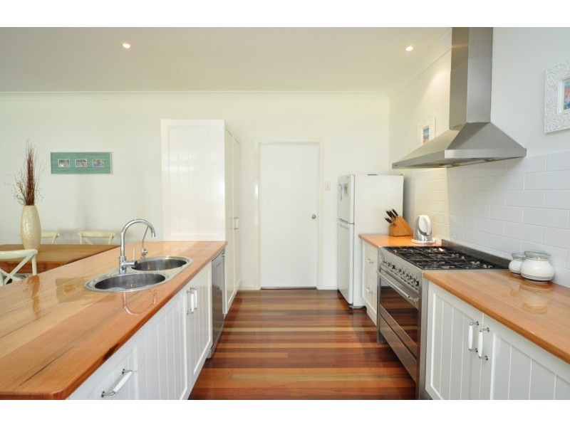 10 Kerr Avenue, Southport QLD 4215