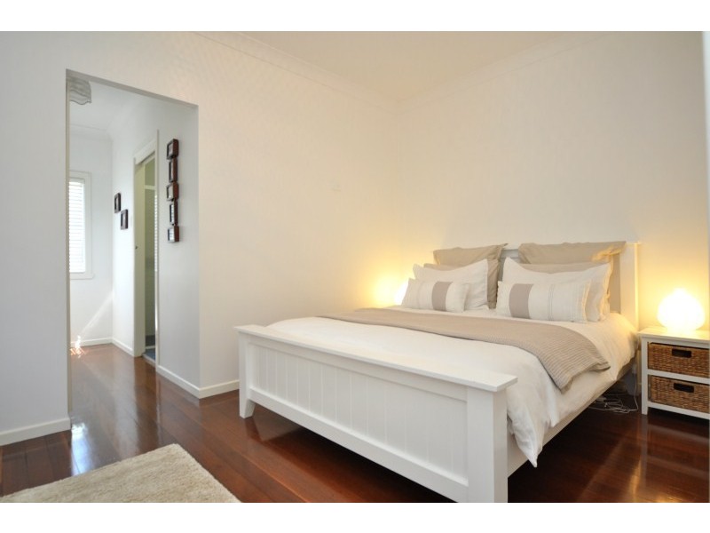 10 Kerr Avenue, Southport QLD 4215