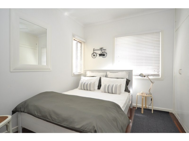 10 Kerr Avenue, Southport QLD 4215