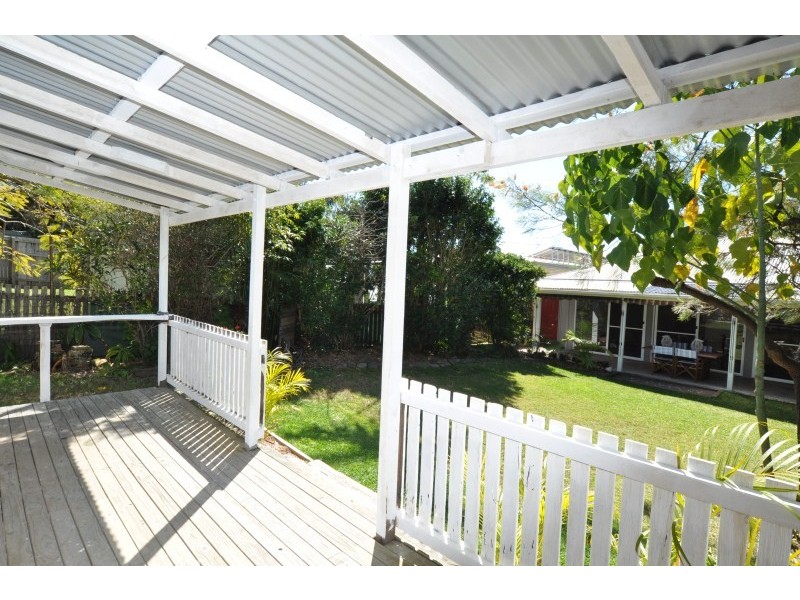 10 Kerr Avenue, Southport QLD 4215