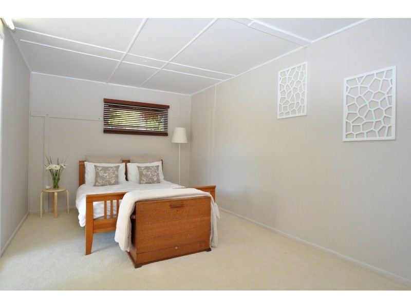 10 Kerr Avenue, Southport QLD 4215