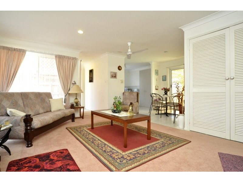 2/12 Coventry Court, Labrador QLD 4215