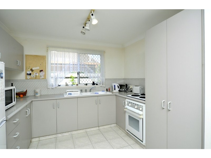 2/12 Coventry Court, Labrador QLD 4215