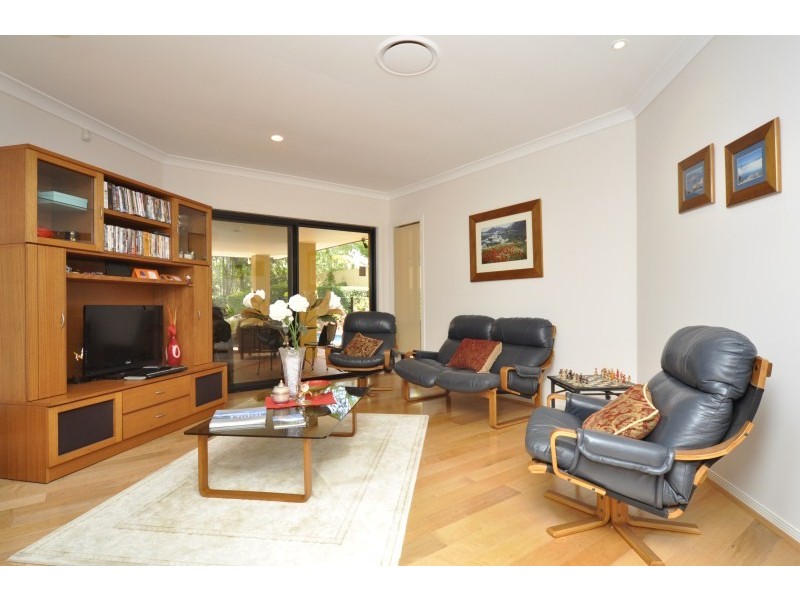 29 Chichester Drive, Arundel QLD 4214