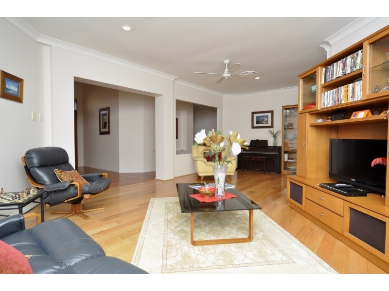 29 Chichester Drive, Arundel QLD 4214