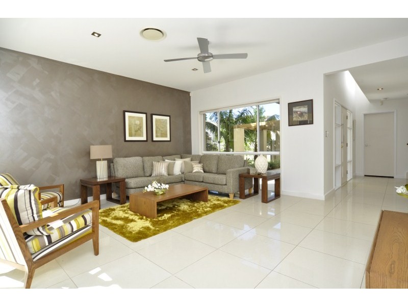 2/5018 Riverwood Grove, Ashmore QLD 4214