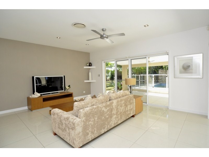 2/5018 Riverwood Grove, Ashmore QLD 4214