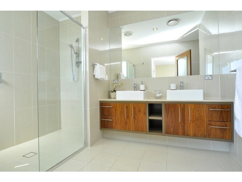 2/5018 Riverwood Grove, Ashmore QLD 4214