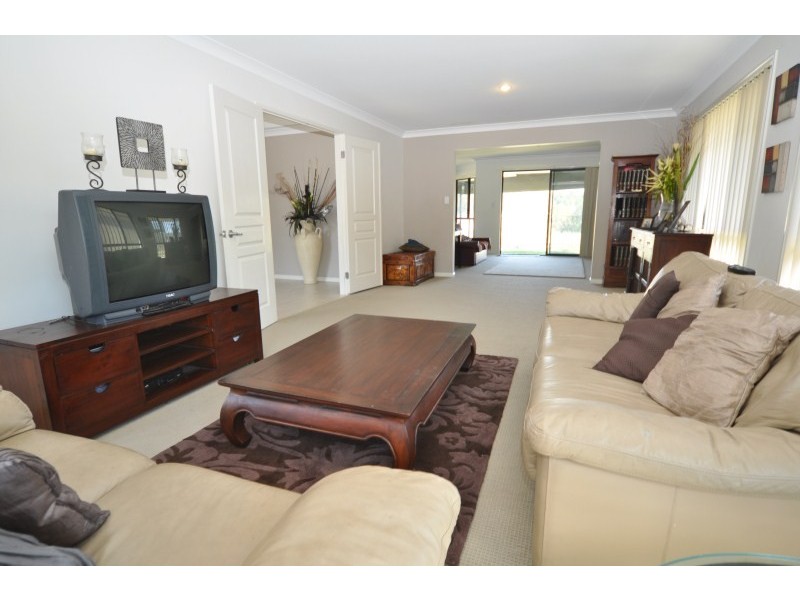 68 Golden Bear Drive, Arundel QLD 4214