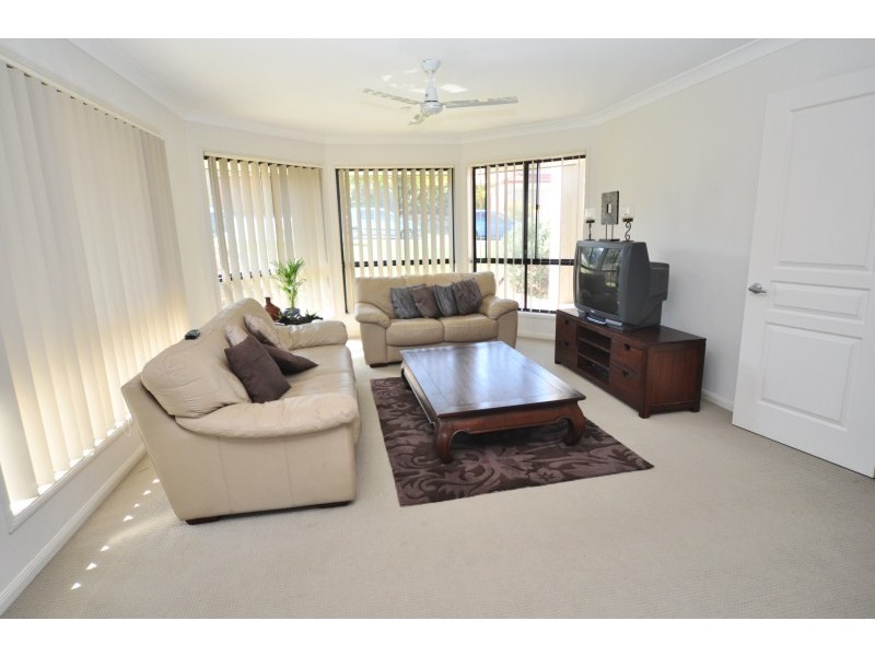 68 Golden Bear Drive, Arundel QLD 4214