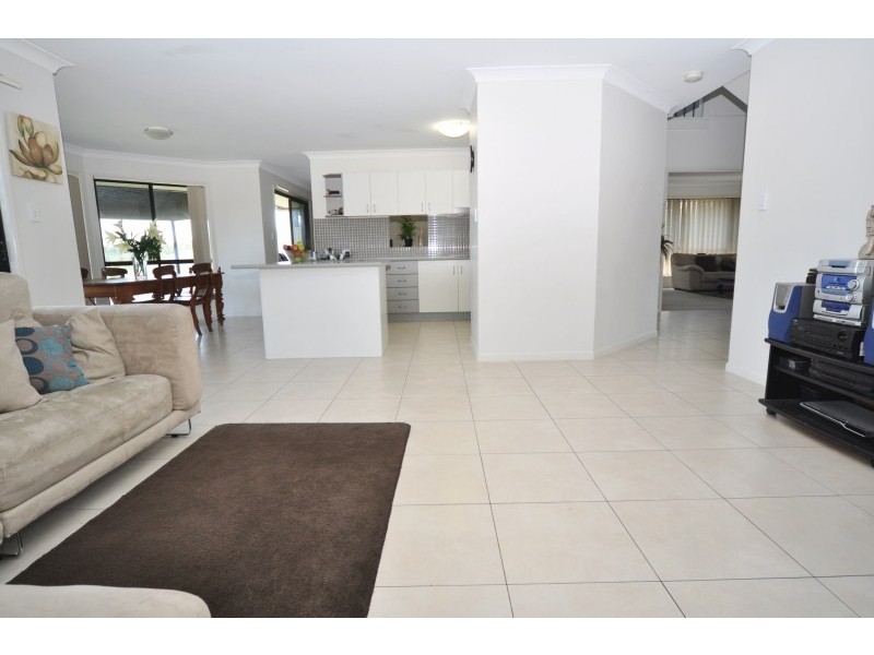 68 Golden Bear Drive, Arundel QLD 4214