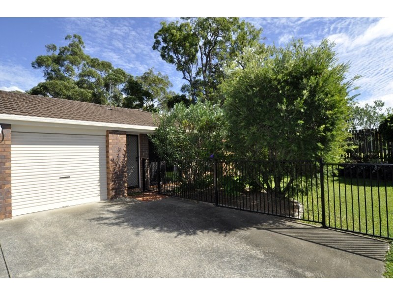 2/301 Government Road, Labrador QLD 4215