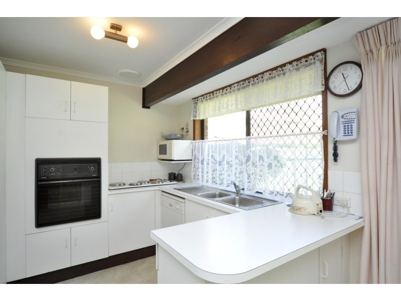2/301 Government Road, Labrador QLD 4215