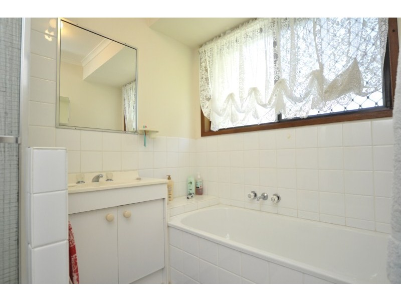 2/301 Government Road, Labrador QLD 4215