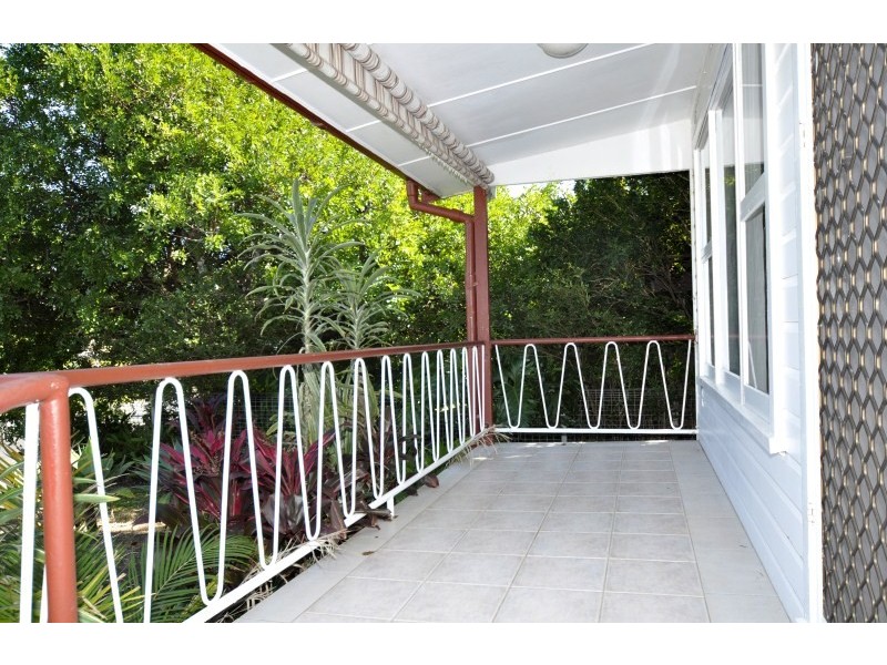 9 Horder Avenue, Labrador QLD 4215