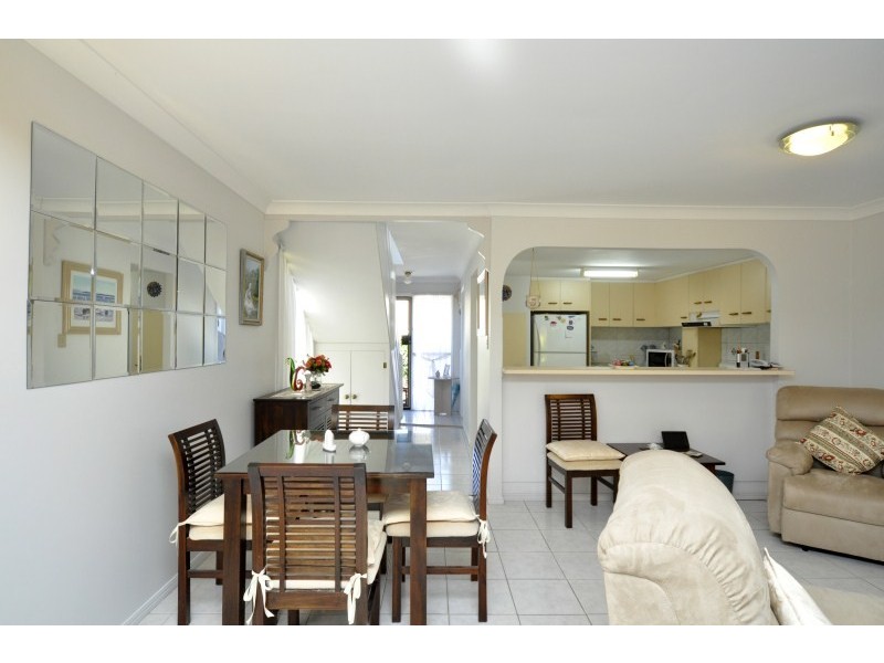 12/81 Olsen Avenue, Labrador QLD 4215