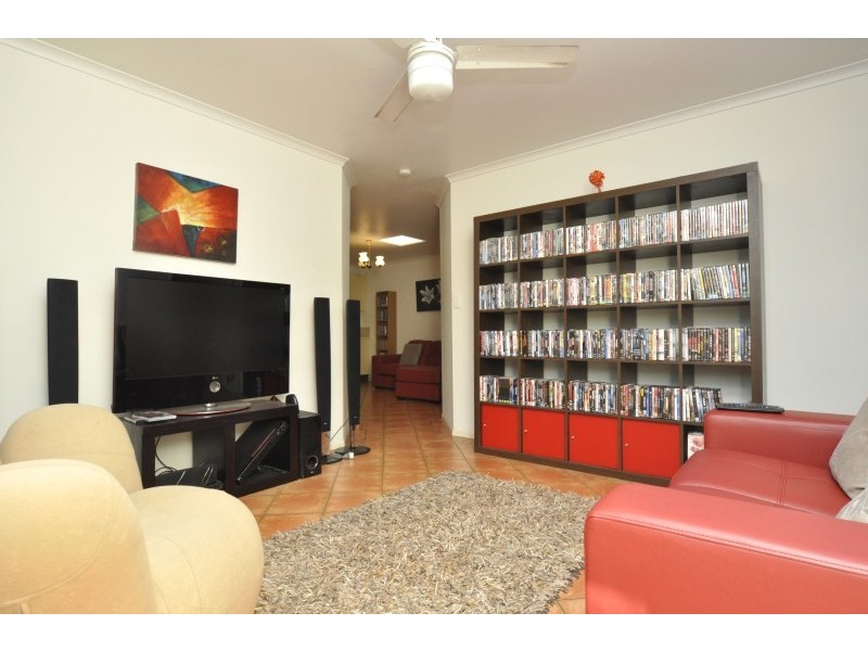 2/5 Jupiter Close, Labrador QLD 4215