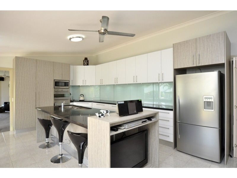 14 Pearson Close, Arundel QLD 4214