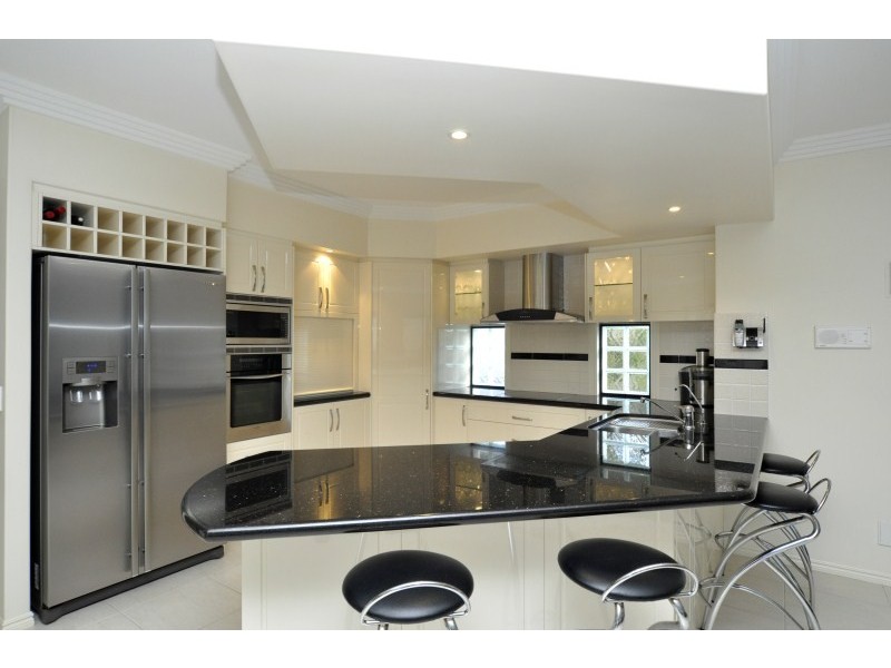 10 Torquay Place, Arundel QLD 4214