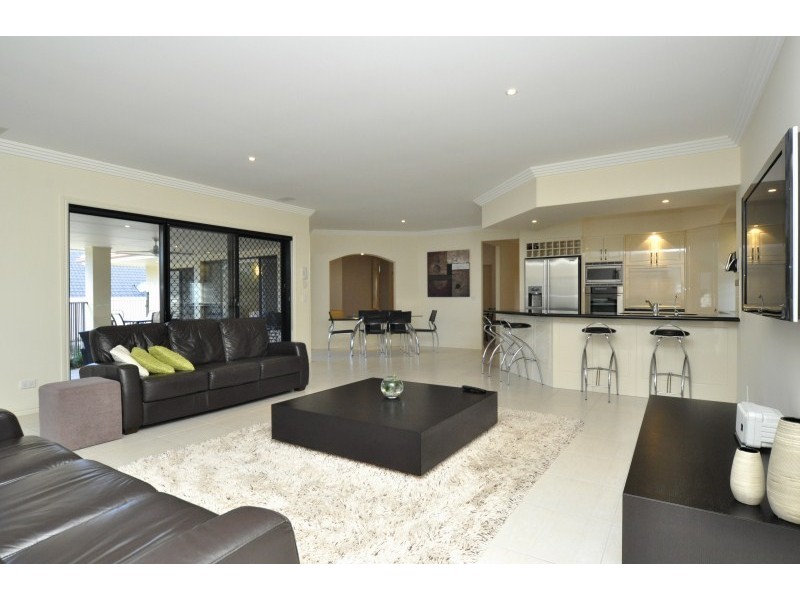 10 Torquay Place, Arundel QLD 4214