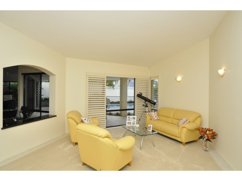 10 Torquay Place, Arundel QLD 4214