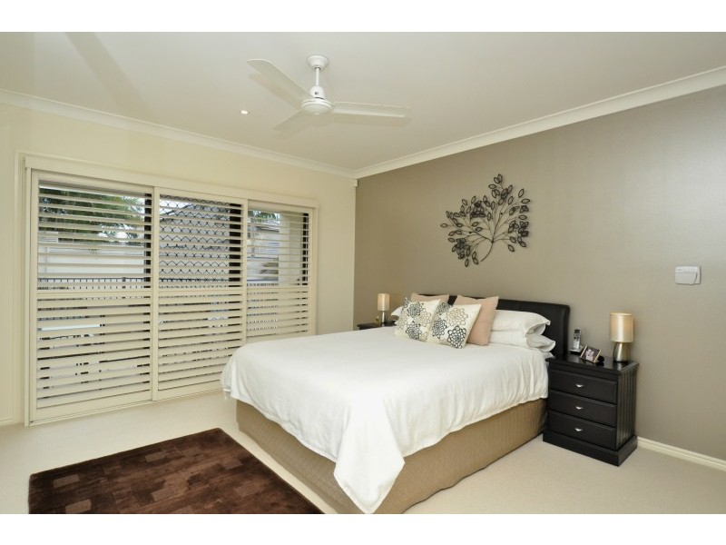 10 Torquay Place, Arundel QLD 4214