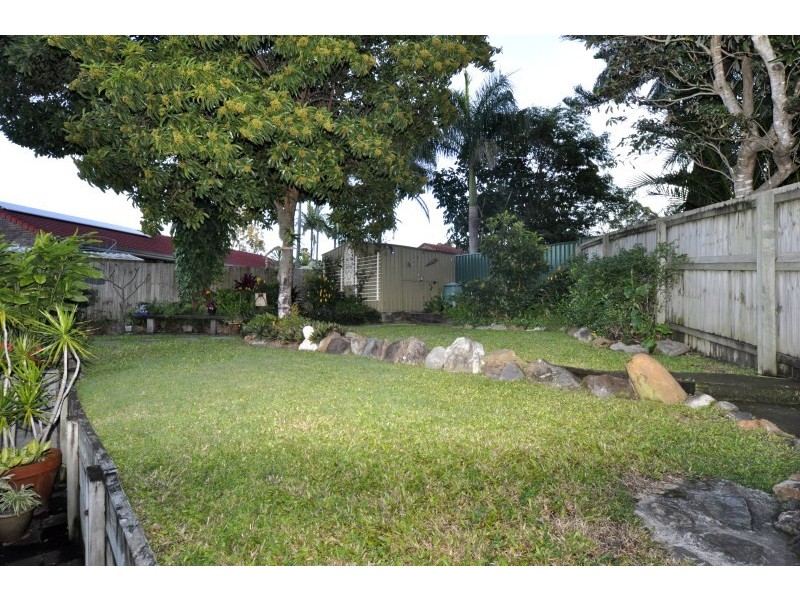 1/18 Elm Court, Labrador QLD 4215