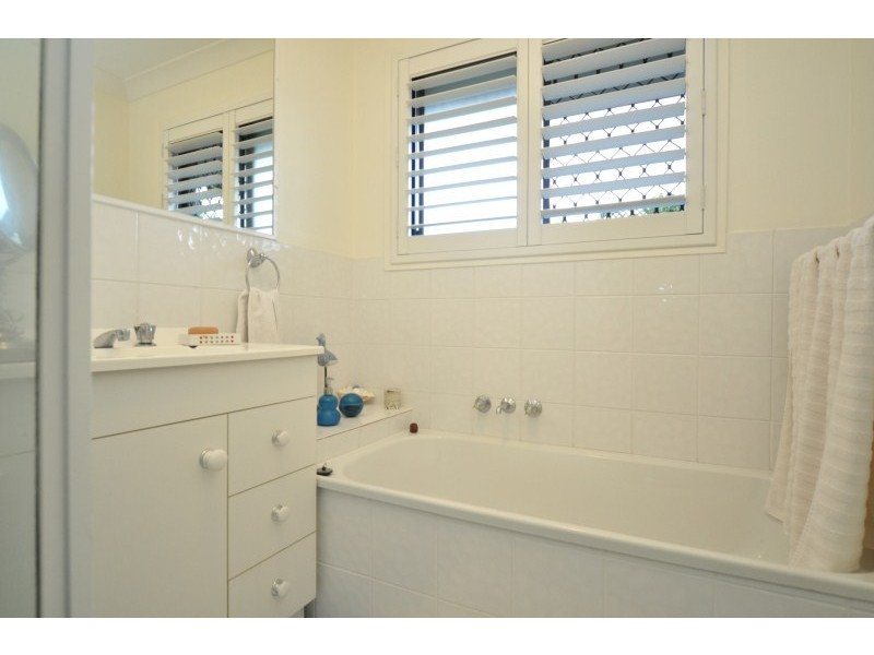 1/18 Elm Court, Labrador QLD 4215