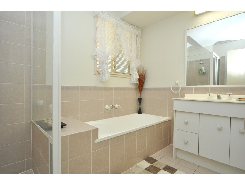 1 Strathalbyn Court, Parkwood QLD 4214