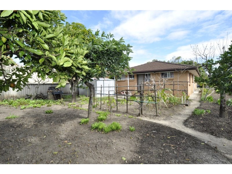 148 Government Road, Labrador QLD 4215