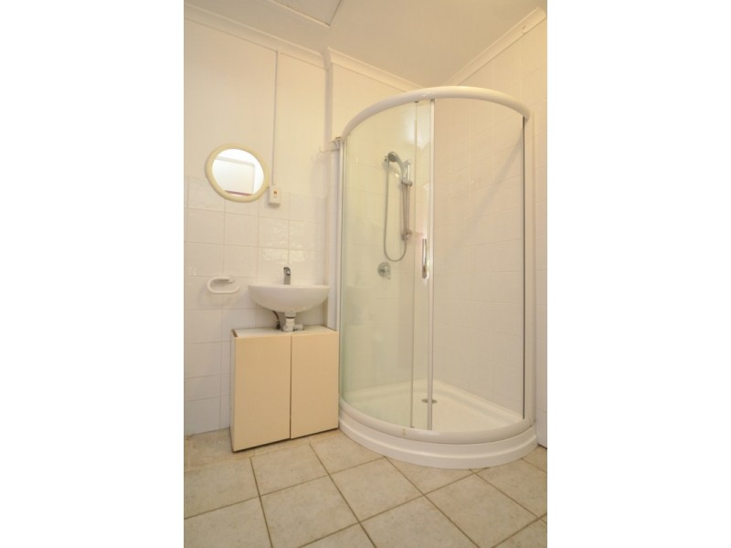 1/146 Kumbari Avenue, Labrador QLD 4215