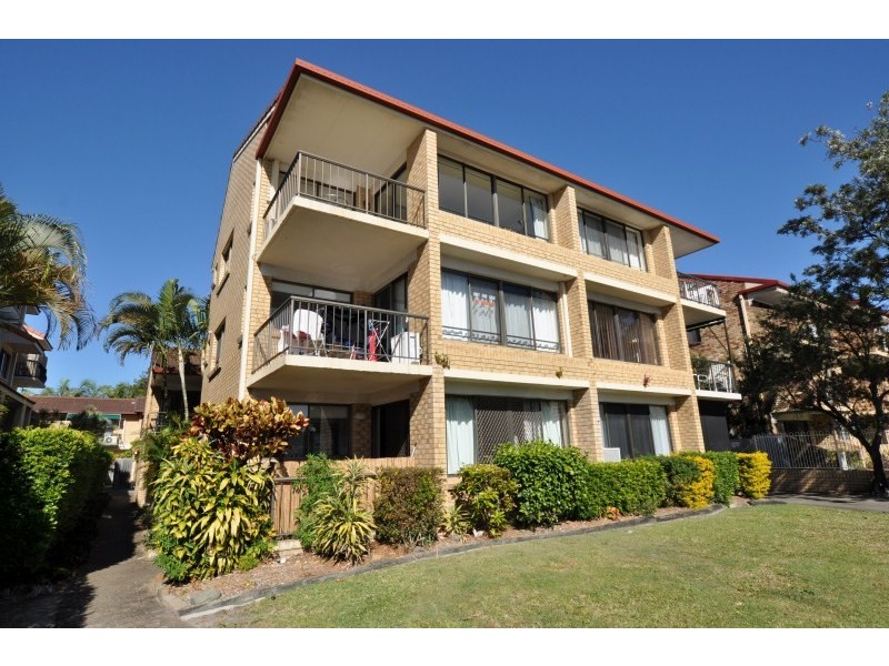 1/4 Broad Street, Labrador QLD 4215