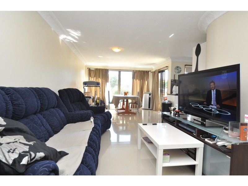 1/4 Broad Street, Labrador QLD 4215