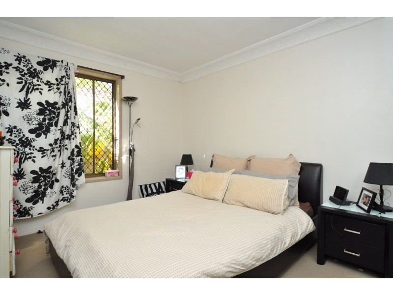 1/4 Broad Street, Labrador QLD 4215