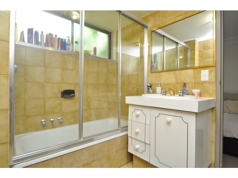 1/4 Broad Street, Labrador QLD 4215