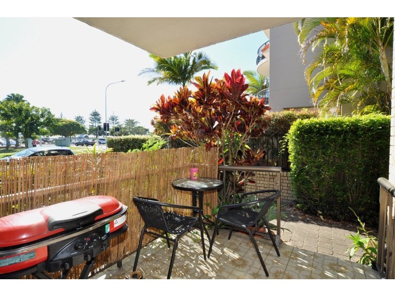 1/4 Broad Street, Labrador QLD 4215