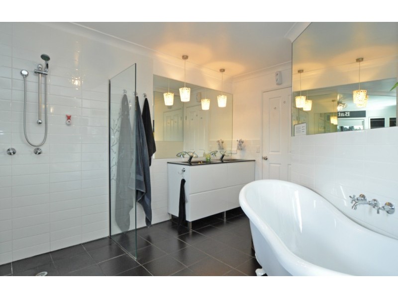 3 Waterwood Court, Arundel QLD 4214