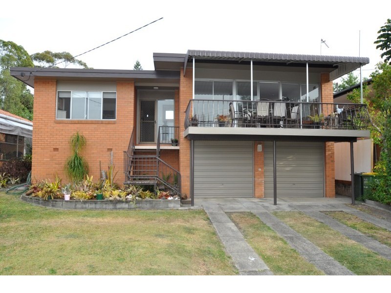 4 Penrock Parade, Labrador QLD 4215