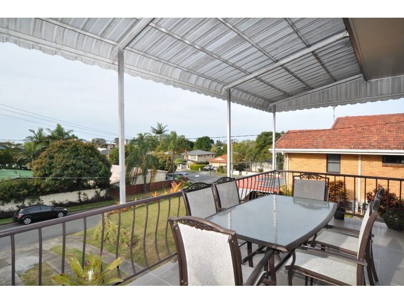 4 Penrock Parade, Labrador QLD 4215