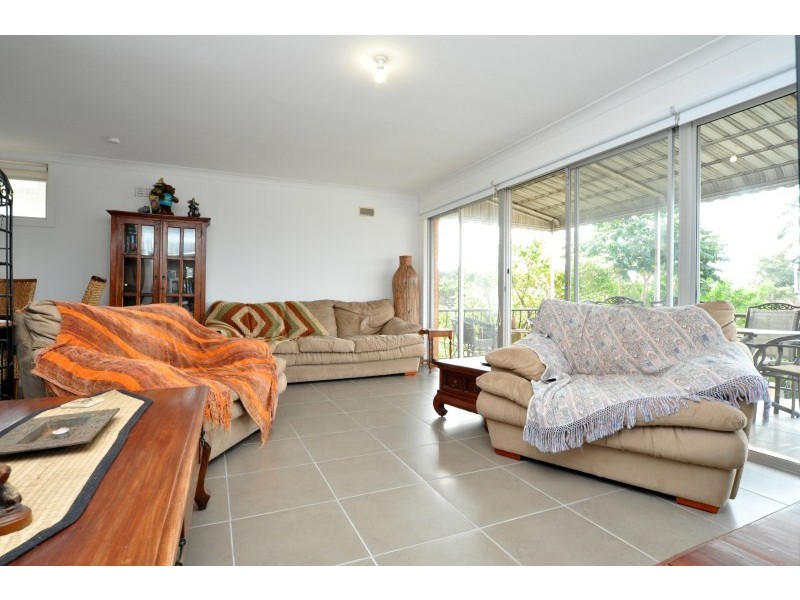 4 Penrock Parade, Labrador QLD 4215