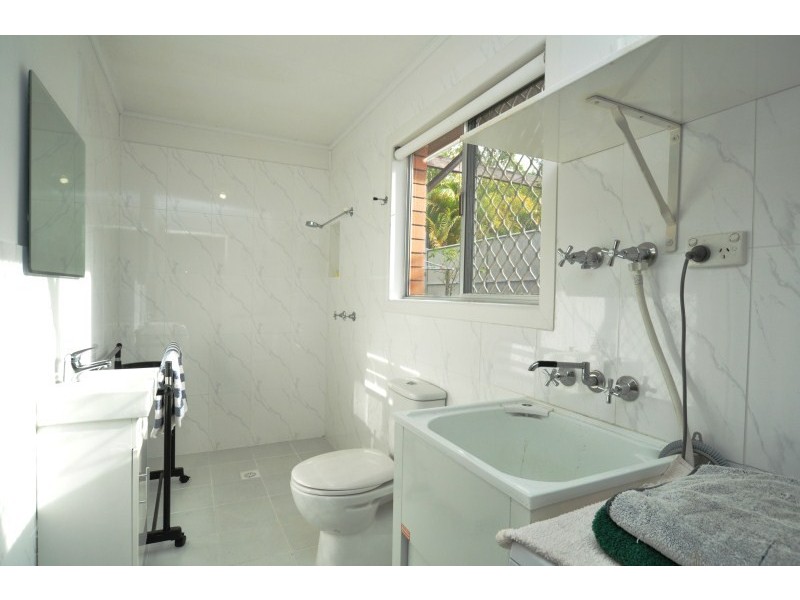 4 Penrock Parade, Labrador QLD 4215