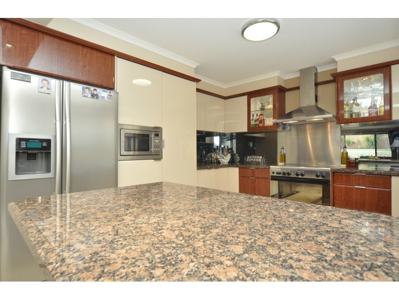 113 Arun Drive, Arundel QLD 4214