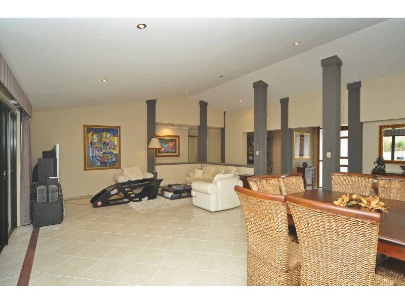 113 Arun Drive, Arundel QLD 4214