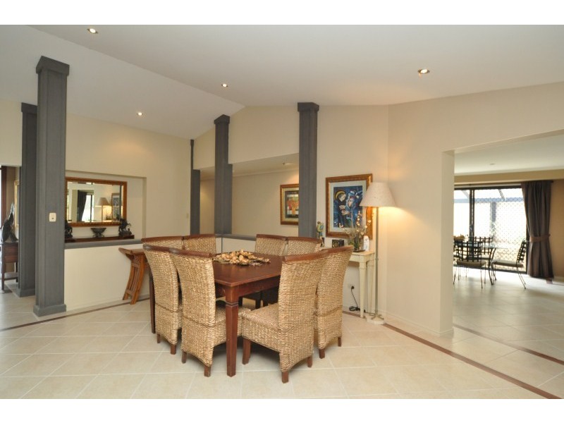 113 Arun Drive, Arundel QLD 4214