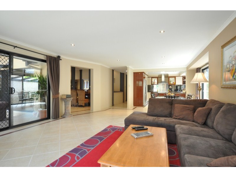 113 Arun Drive, Arundel QLD 4214